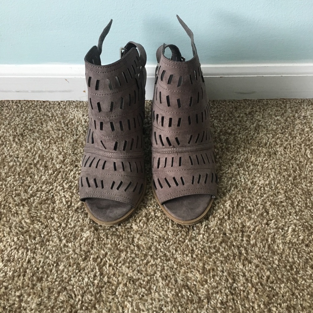 Gray heels